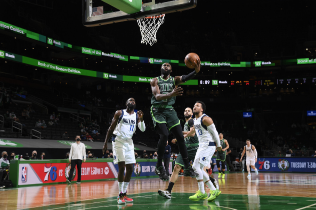  萨博尼斯两双国王击败独行侠延续主场不败纪录