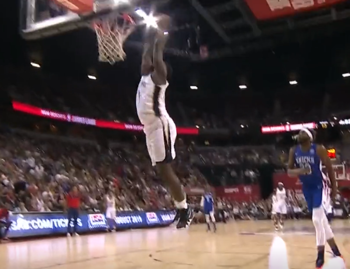  锡安暴力隔扣引爆全场鹈鹕加时险胜马刺止连败